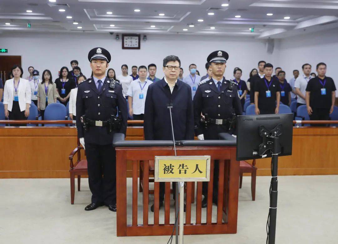 漂流瓶手机:涉案超3.25亿，中国人寿原董事长王滨一审被判死缓